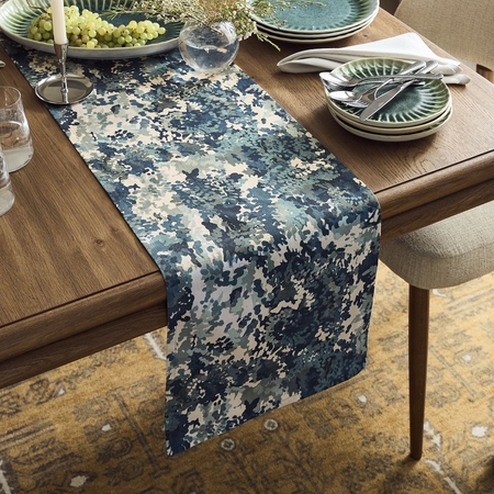 Tablecloths outlet and runners