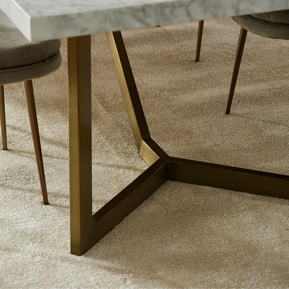 Extending table clearance top
