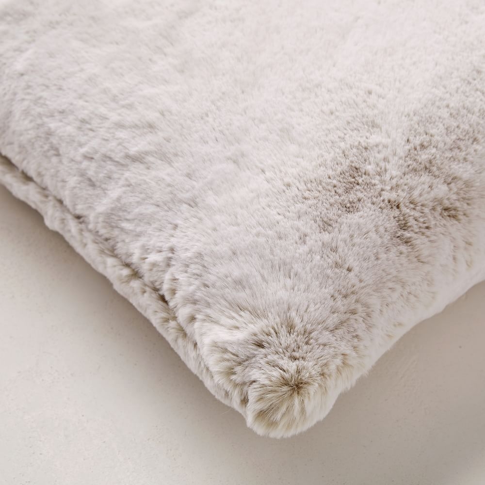 Faux fur white 2025 cushion