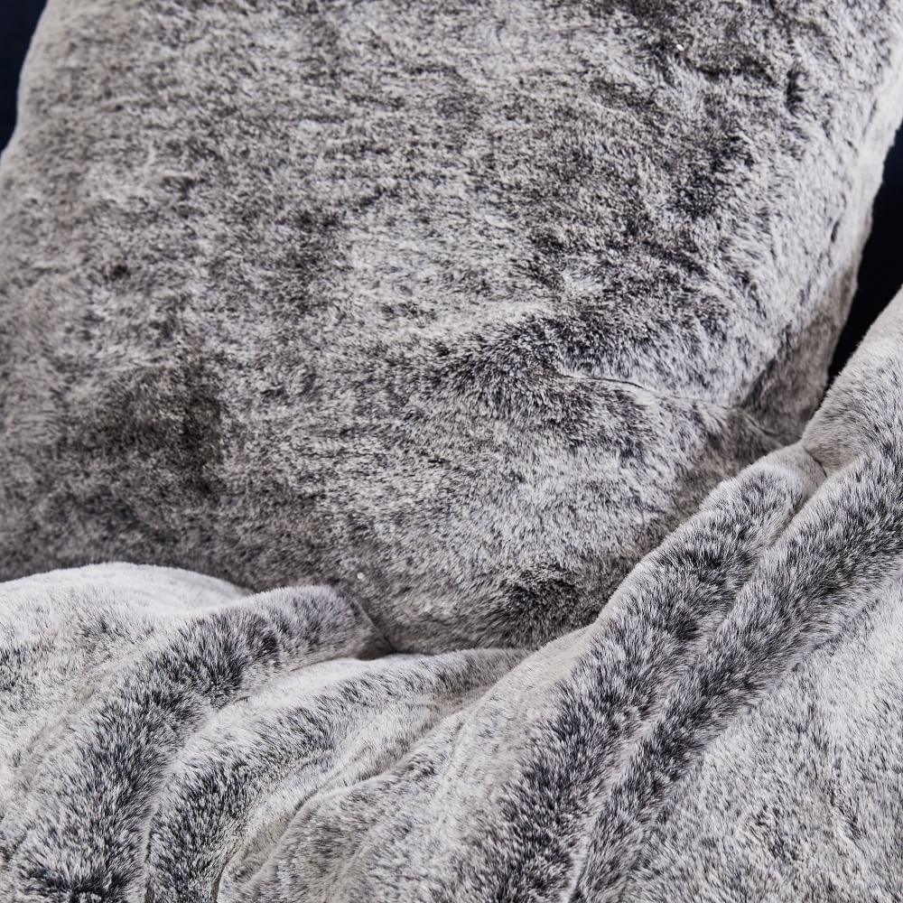 Fur blanket 2025 and pillow set