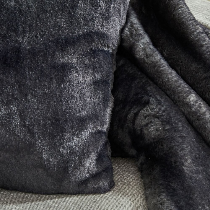 Chinchilla pillow 2025