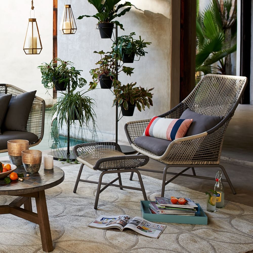Lounge chair shop table