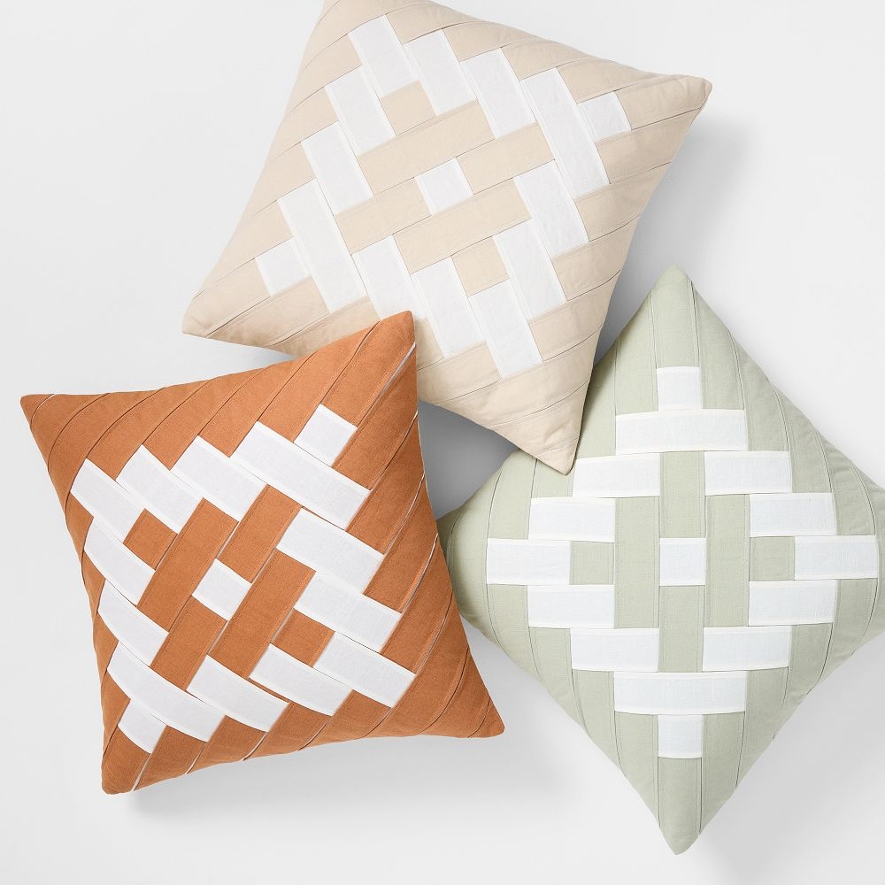 Pillow with strap 2025