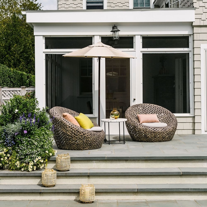 Outdoor nest outlet chair