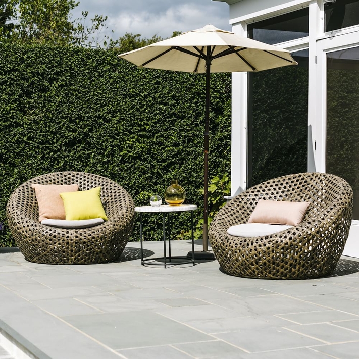 Outdoor nest outlet chair