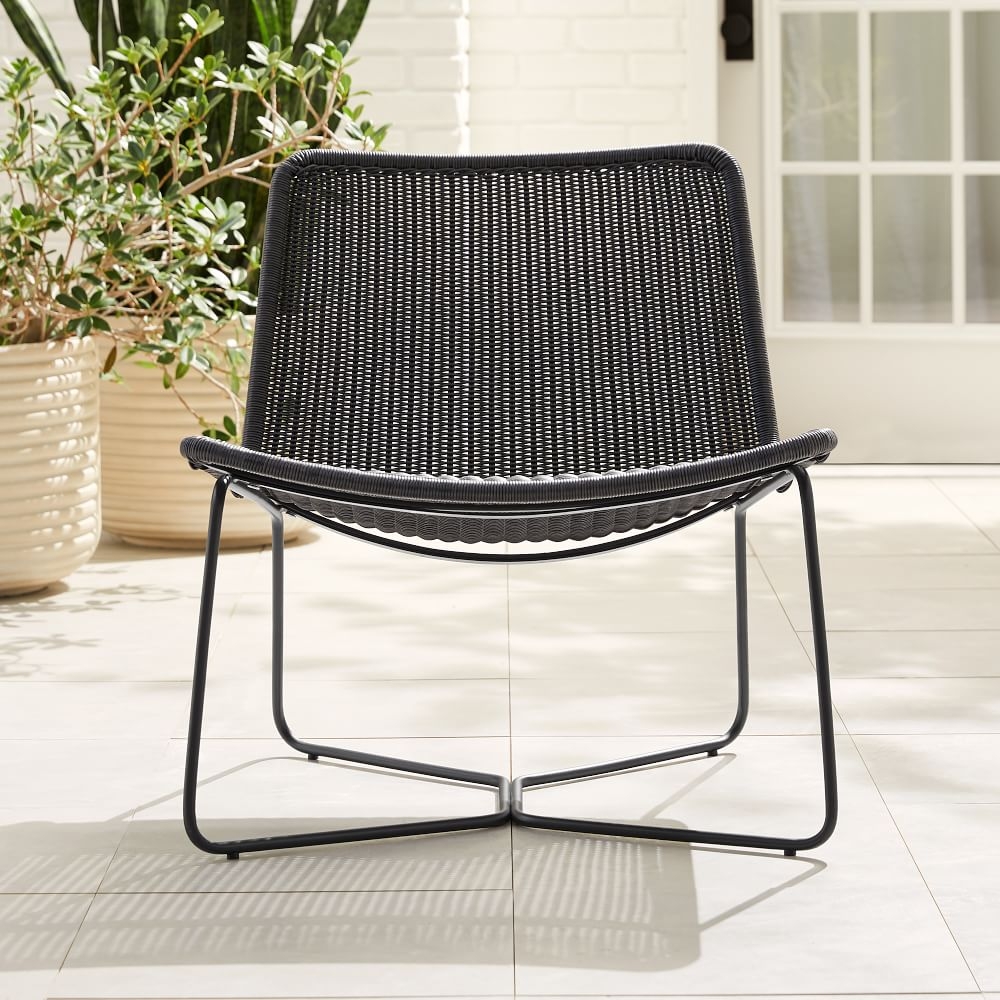 Slope lounge store chair