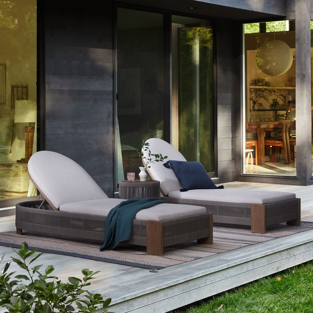 Outdoor lounger outlet