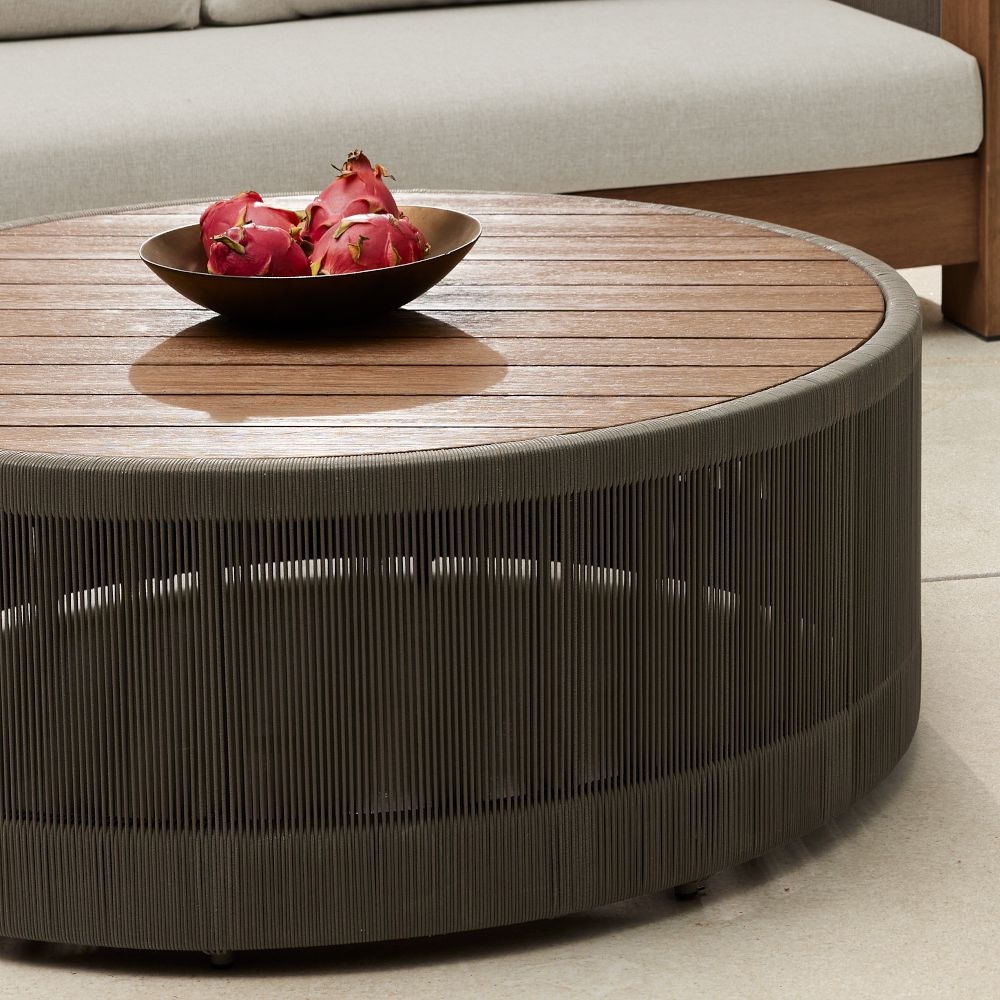 Round outdoor store coffee table