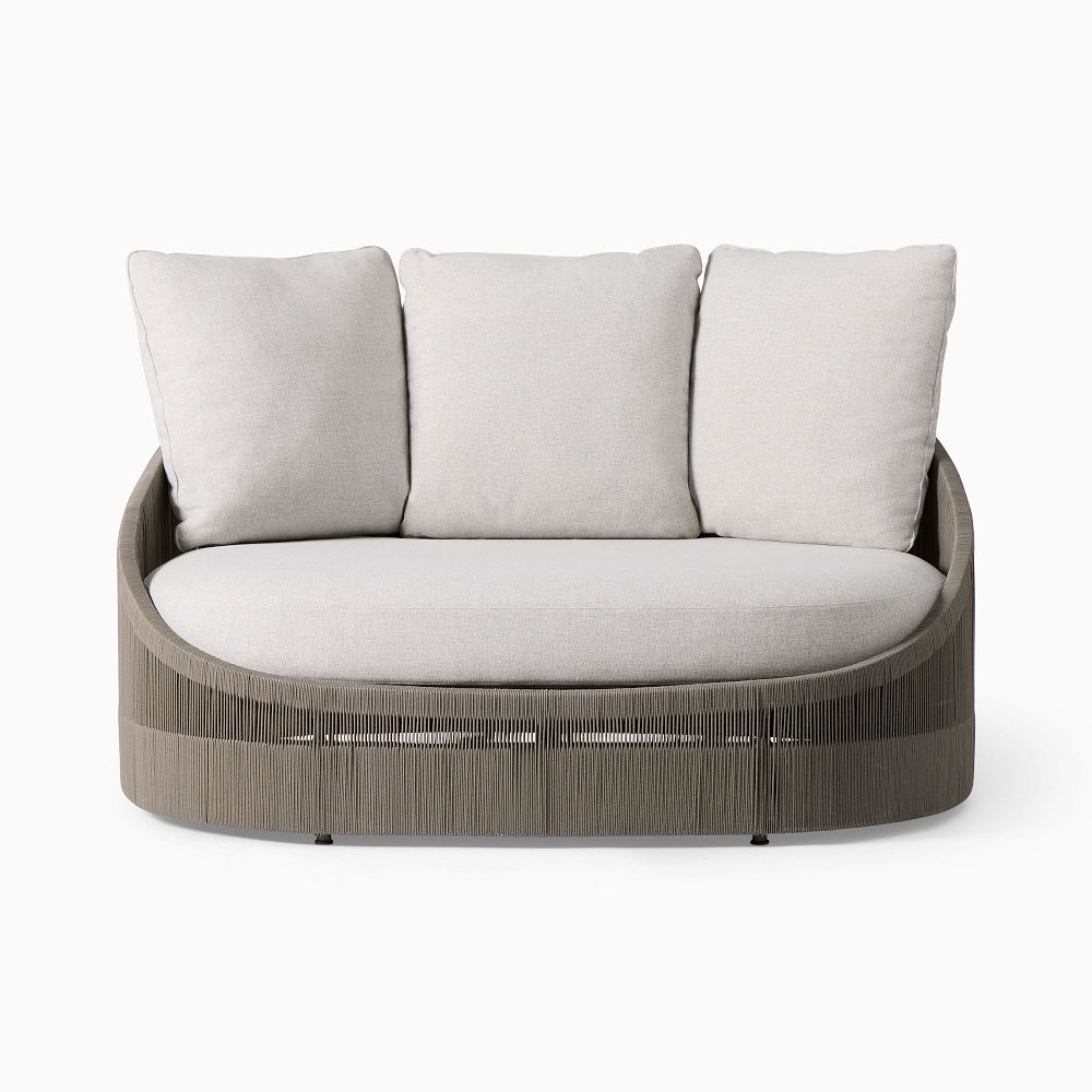 Round outdoor outlet chair