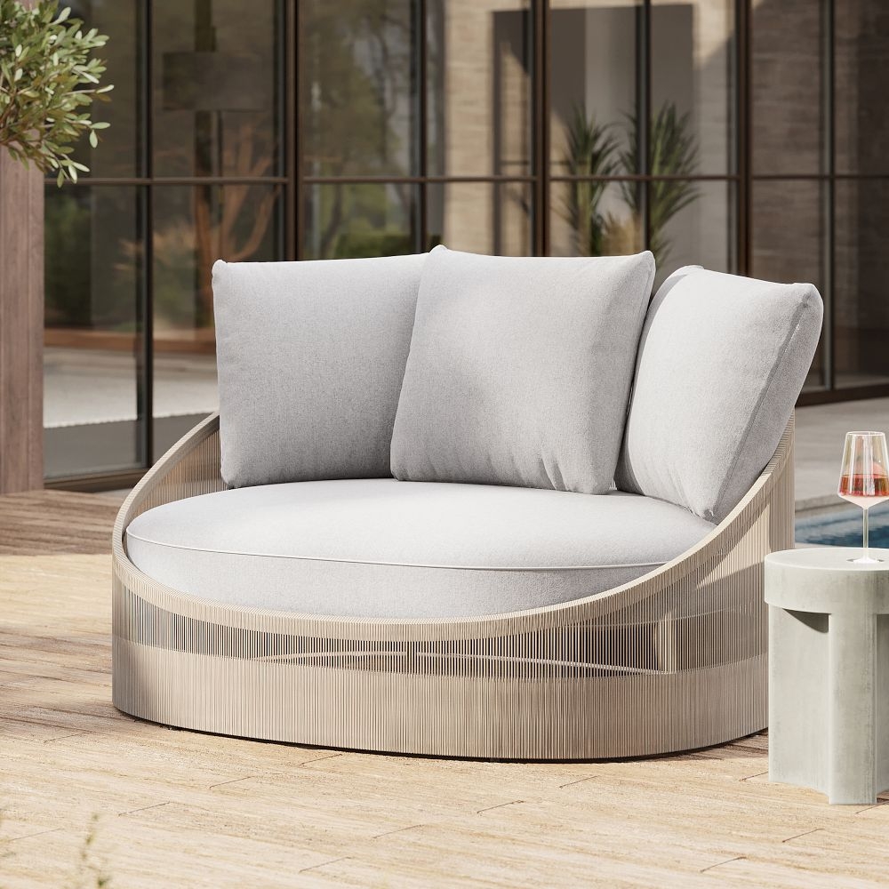 Comfy outdoor online lounge chair