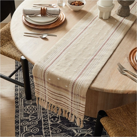Tablecloth runner store