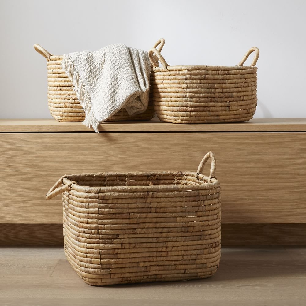 Wicker basket shop storage with lid